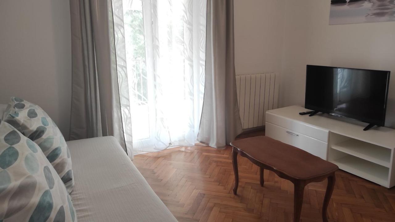App Karmen With Free Parkig Daire Poreč Dış mekan fotoğraf