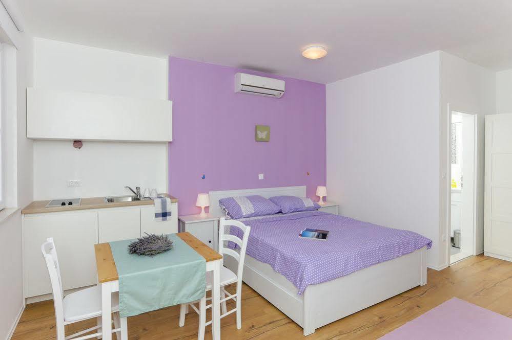 App Karmen With Free Parkig Daire Poreč Dış mekan fotoğraf