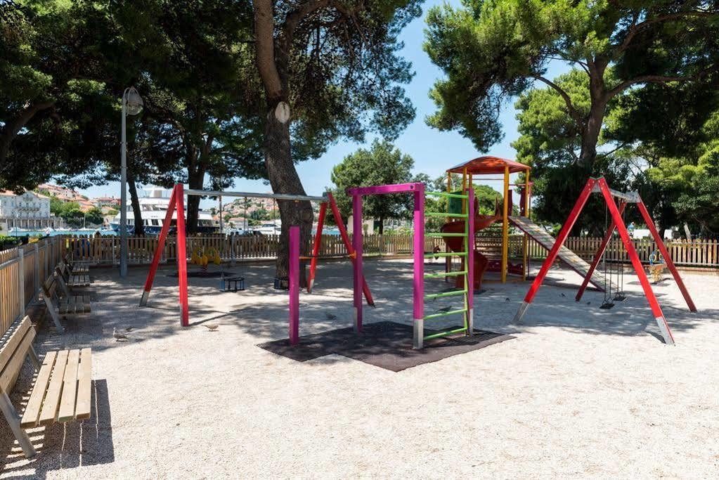App Karmen With Free Parkig Daire Poreč Dış mekan fotoğraf